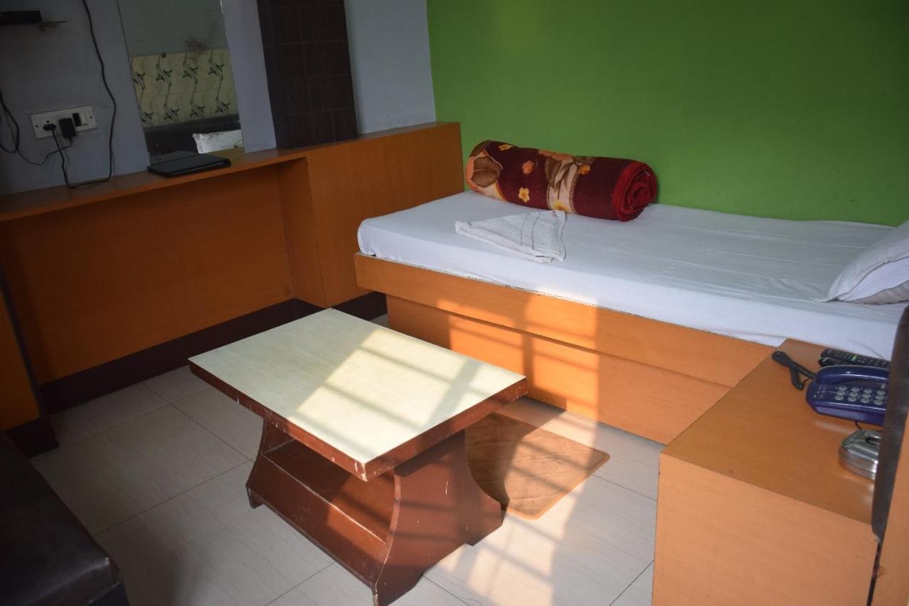 Starline Hotel Agartala Dış mekan fotoğraf
